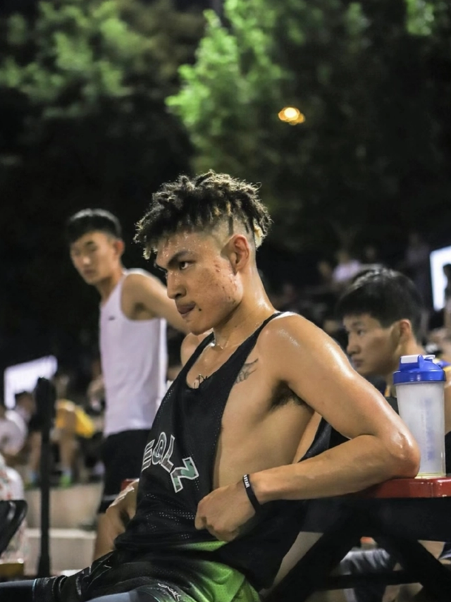 星空体育官方网站包含风云突变成都蓉城窗口期更衣室发声，CBA季后赛版图或变，压力陡增，赛季目标并未改变的词条